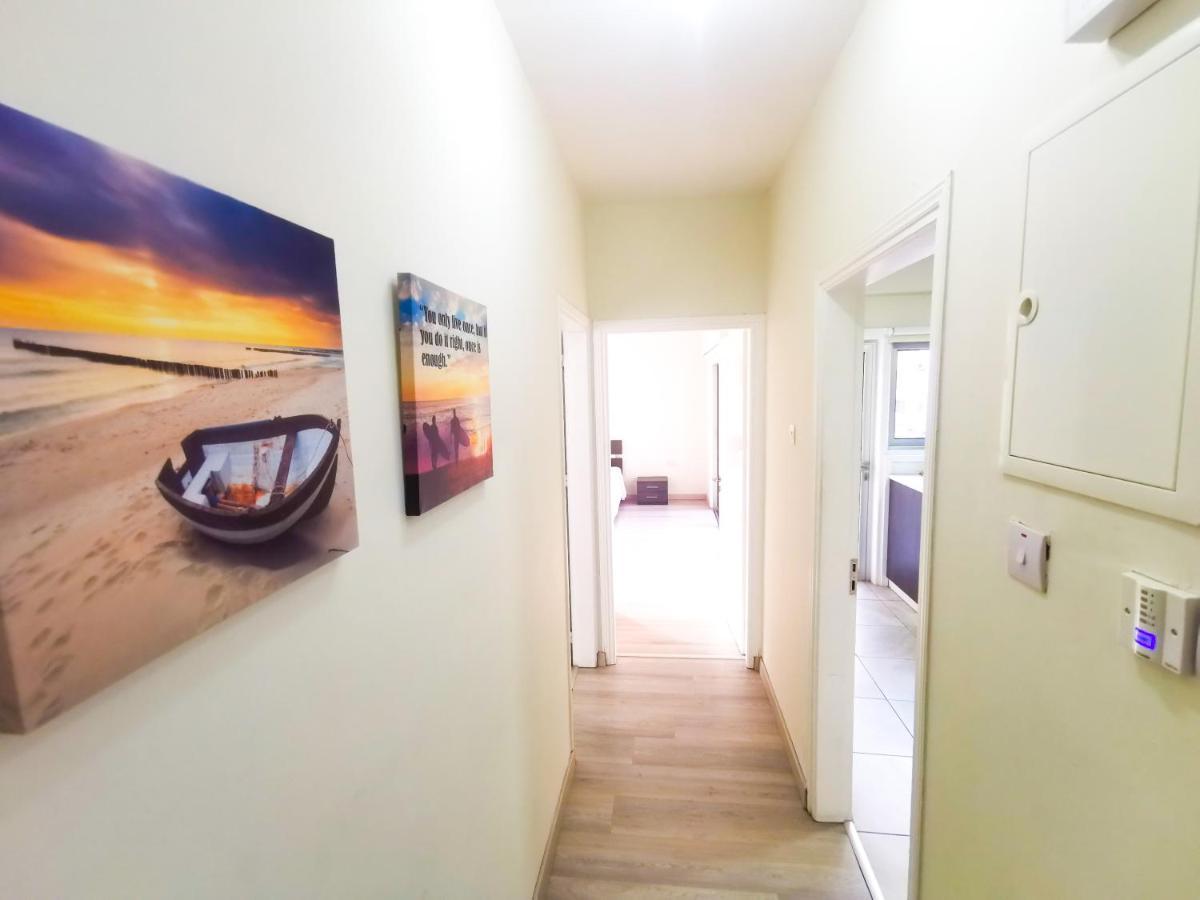 Beach-A-Holic Apartment, 2 Min Distance From Larnaca Marina Eksteriør bilde