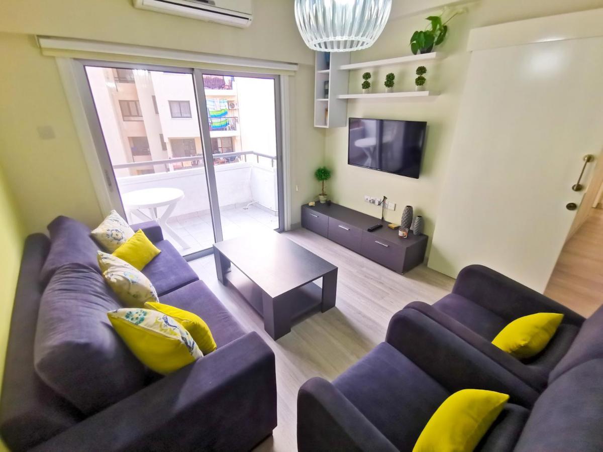 Beach-A-Holic Apartment, 2 Min Distance From Larnaca Marina Eksteriør bilde